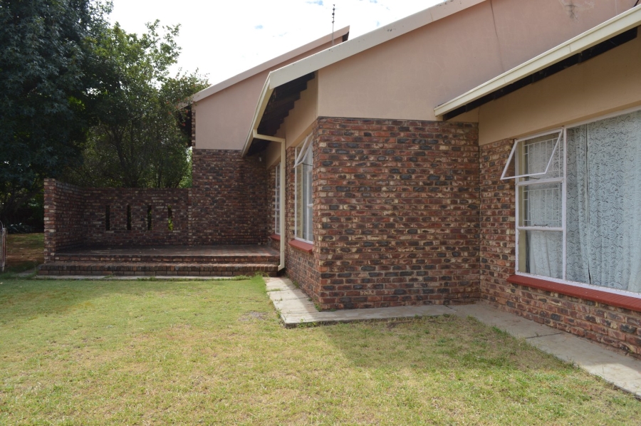 4 Bedroom Property for Sale in Flamwood North West